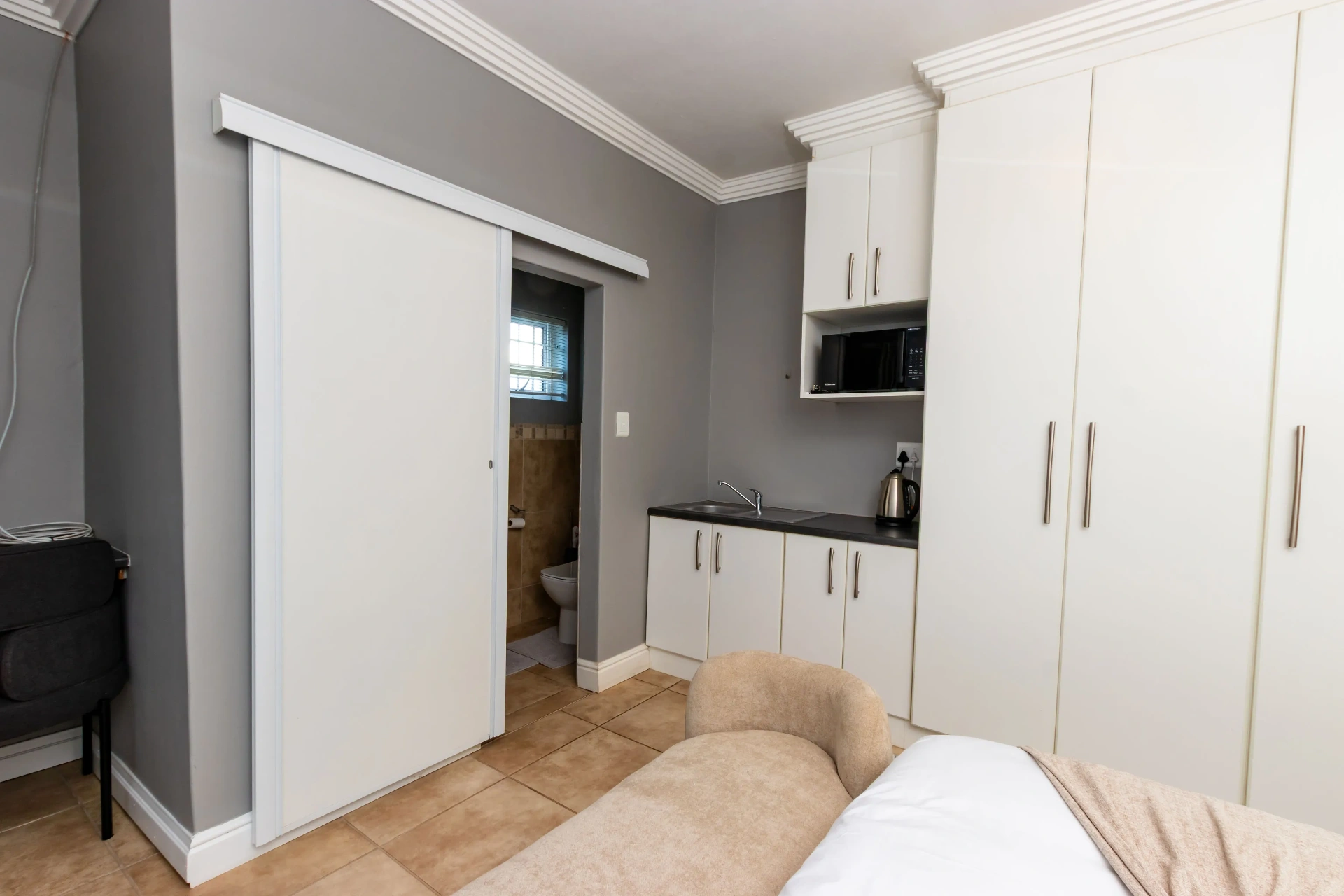 The Horizon Room — kitchenette and wardrobes