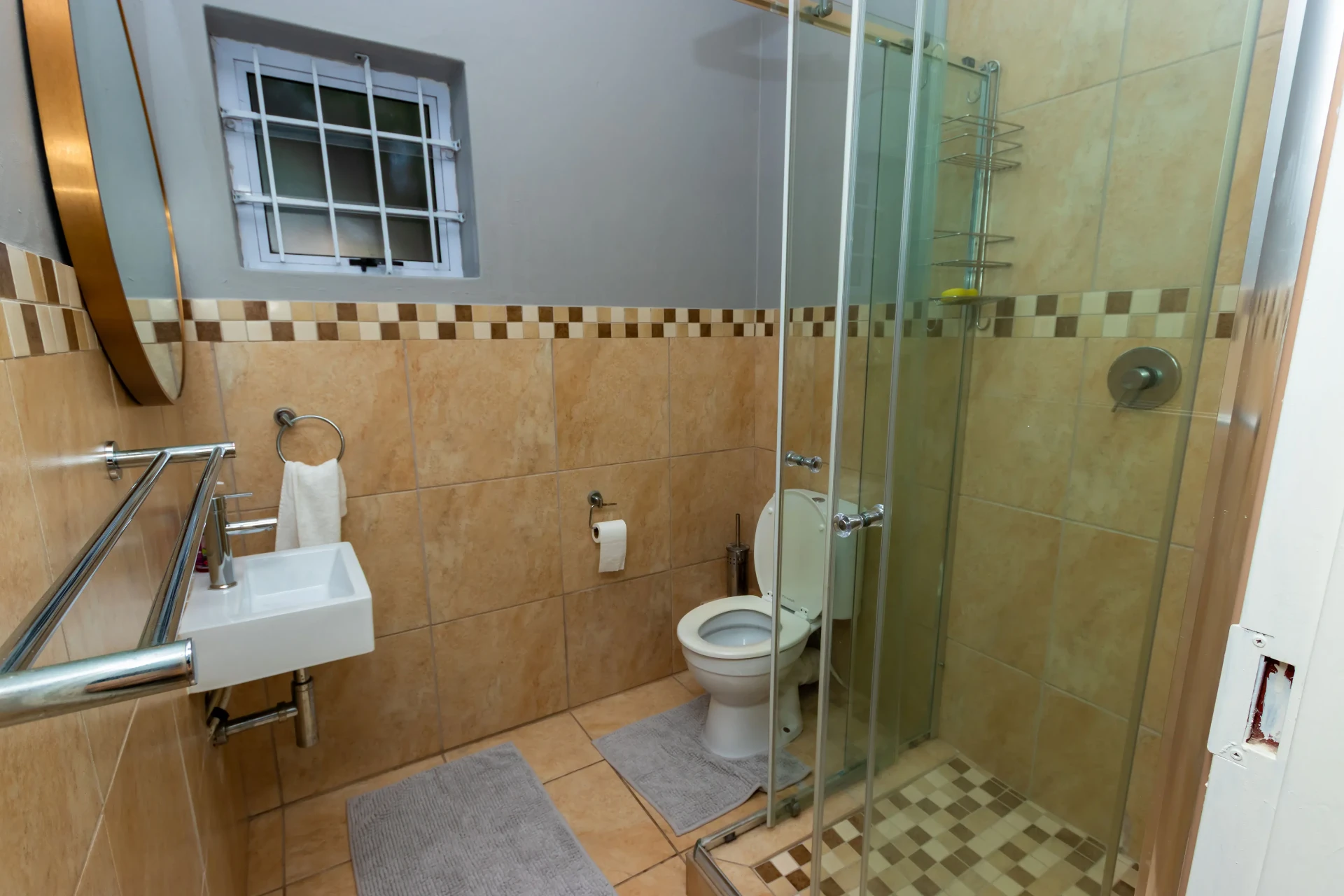 The Serenity Room — private en-suite bathroom